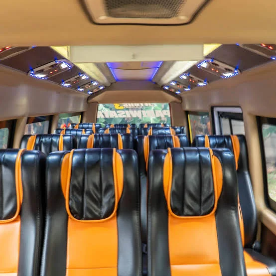 Interior Rental Mobil Isuzu ELF Jakarta - Foto 2