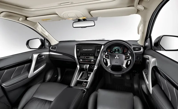 Interior Rental Mobil Mitsubishi Pajero Sport Jakarta - Foto 3