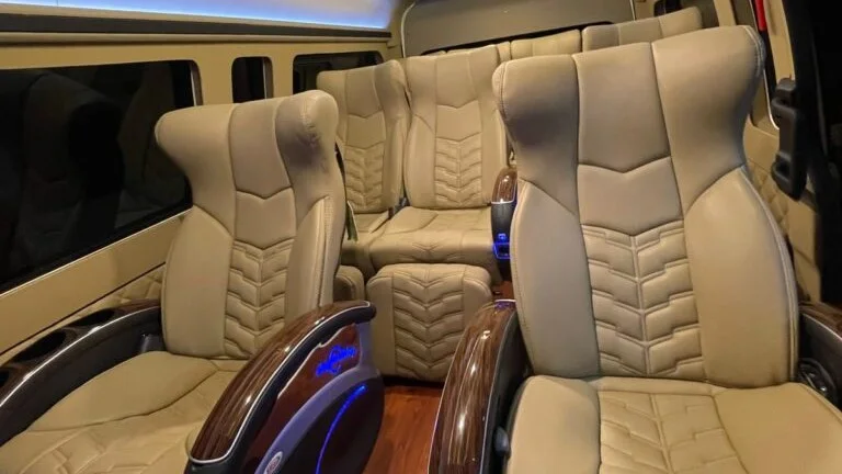 Interior Rental Mobil Toyota Hiace Premio Jakarta - Foto 6