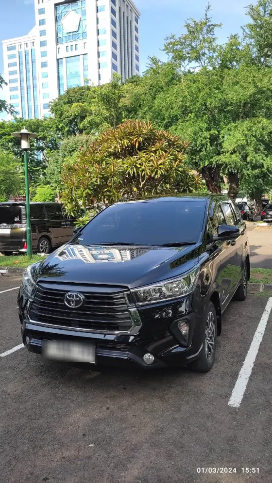 Innova Reborn hitam