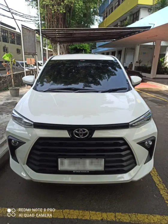 Toyota Avanza putih siap menjemput