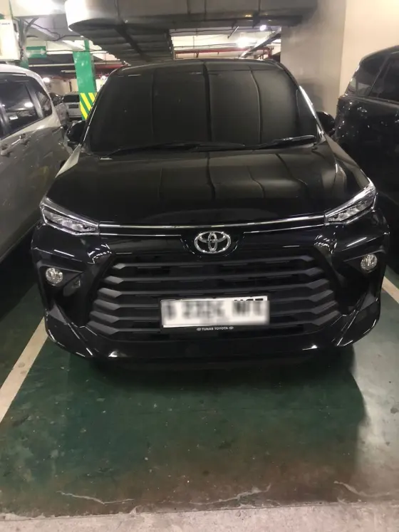Toyota Veloz hitam